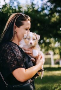 Sabrina von Meeresbellen mit Australian Shepherd Welpe