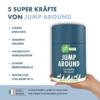 Auf der rechten Seite hält eine Hand eine Dose Jump Around von Irish Pure. Links befinden sich Stichpunkte zu 5 Superkräften von Jump Around. Es sogt für starke Knochen, gesunde Gelenke, unterstützt Immunsystem, ist eine leckere Energiequelle und enthält natürliches Collagen UC 11. Unten befindet sich ein "Made in Irland" Logo und den Hinweis, dass alle Irish Pure Produkte in Irland nach dem Global Food Standard produziert werden.